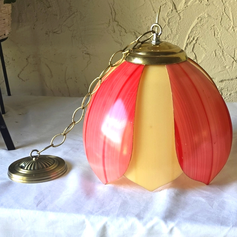 Underwriters Laboratories, Inc. Tulip Lamp